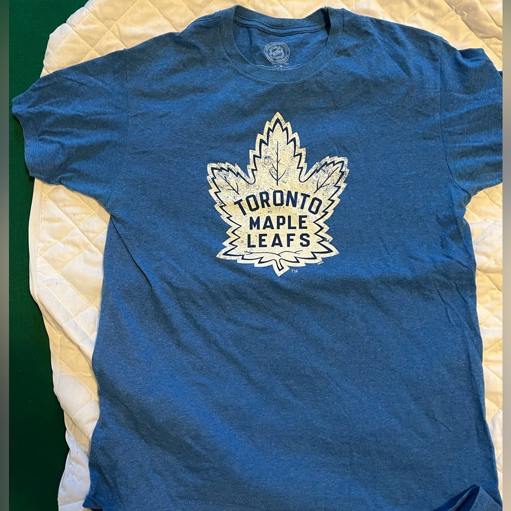 Toronto Maple Leafs Retro Logo men’s Shirt medium
